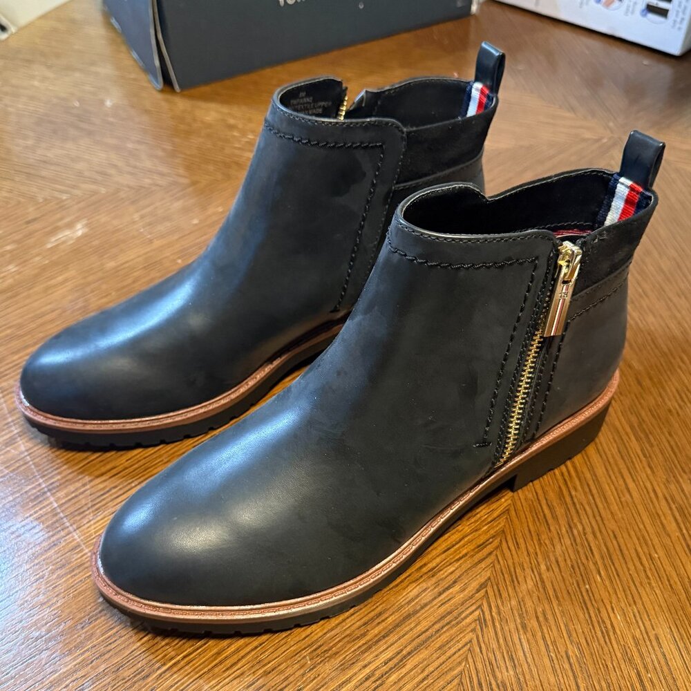 Tommy Hilfiger Fawn2 Black Leather Ankle Boots Size 8M New in Box
